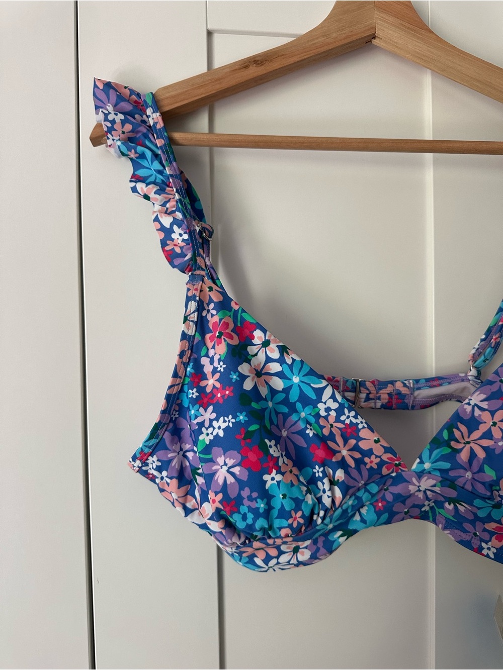 Cupshe Blue Floral Ruffle Strap Bikini Top with High Waist Bottoms - Picture 4 of 6